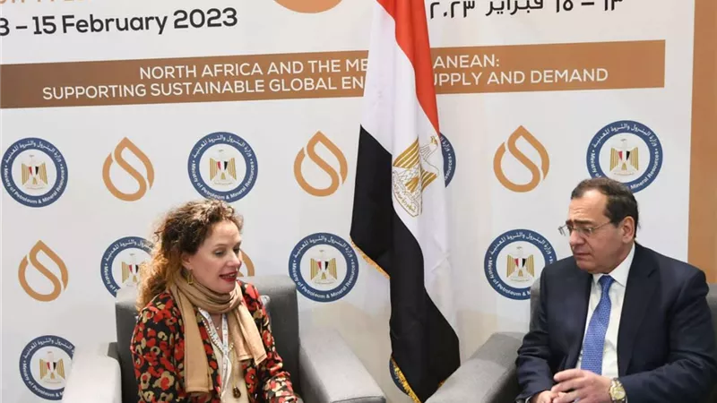 طارق الملا يواصل اجتماعاته مع شركات البترول