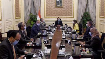 تنظيم إغلاق المحلات.. قرارات جديدة للحكومة بعد ارتفاع إصابات كوونا