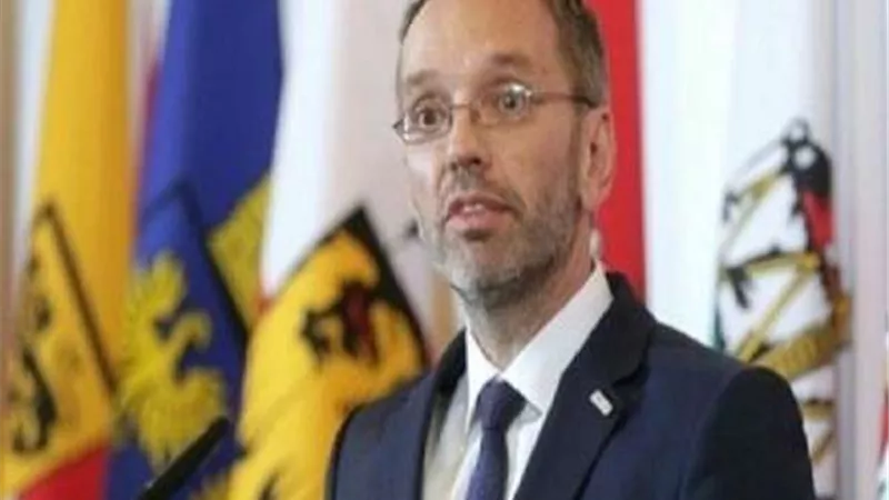 وزير داخلية النمسا يكشف هوية أحد مرتكبى حادث فيينا