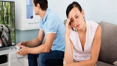 رفض دفع أجر الخادمة .. سيدة تقيم دعوي خلع ضد زوجها