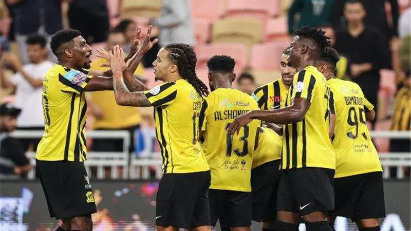الاتحاد يتقدم على الاتفاق بهدف نظيف في الشوط الأول