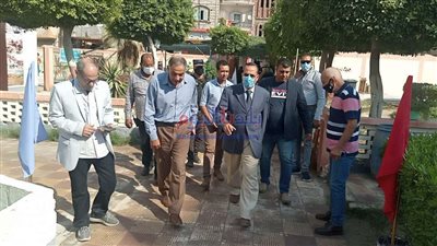 محافظ شمال سيناء يتفقد عدد من لجان الانتخابات بالعريش