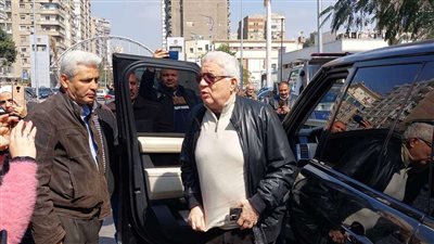 مشادة كلامية بين مرتضى منصور و مشجع زمالكاوي.. تفاصيل