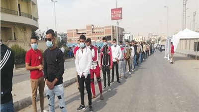 توافد المواطنون إلى مدارس الأزبكية للإدلاء بأصواتهم في انتخابات النواب