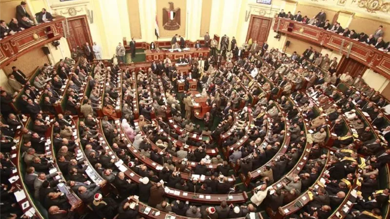 وزير شئون المجالس النيابية يدلي بصوته في الانتخابات البرلمانية بالرحاب