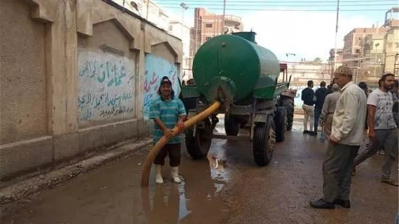 وزير التنمية المحلية يوجه بشفط الأمطار من أمام اللجان الانتخابية