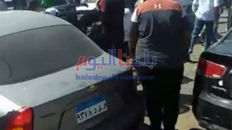 مصرع شخصين وإصابة 13 آخرين إثر انفجار إطار سيارة بالمنيا