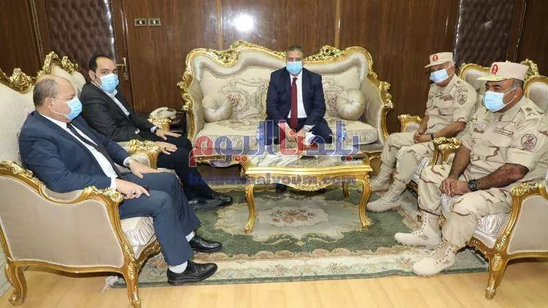 محافـظ المنوفية يستقبل مدير سلاح المدرعات