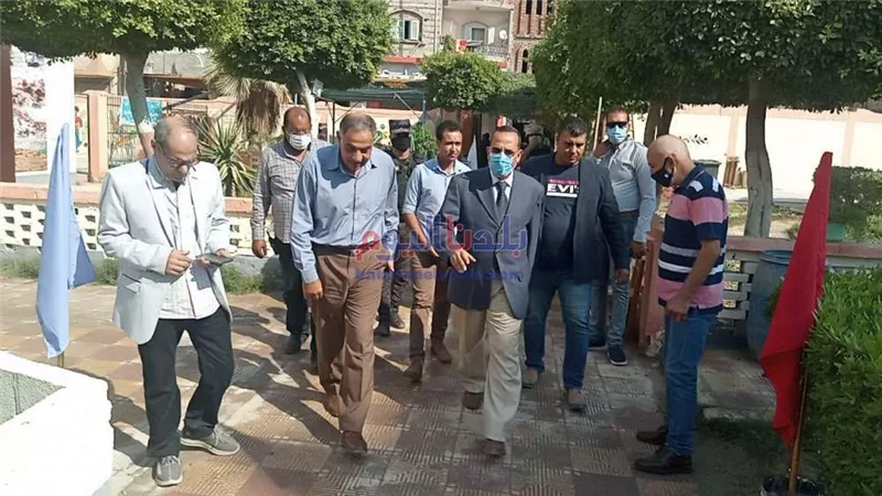 محافظ شمال سيناء يتفقد عدد من لجان الانتخابات بالعريش