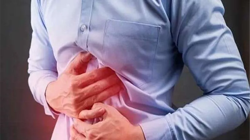أبرزها الموز.. أطعمة تعالج الحموضة الشديدة