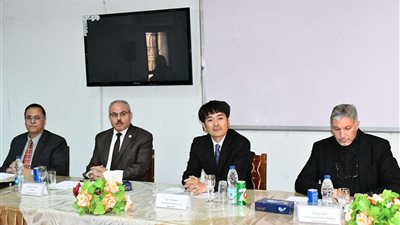 رئيس جامعة قناة السويس يشهد ختام البرنامج التدريبي الخامس لصحة الأمهات والأطفال