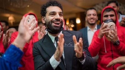 شاهد.. رقص محمد صلاح في زفاف شقيقه.. وتريزيجيه يشارك