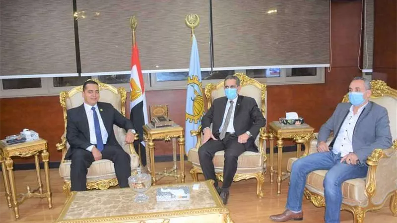 محافظ الغربية يستقبل مدير المخابرات الحربية بوسط الدلتا