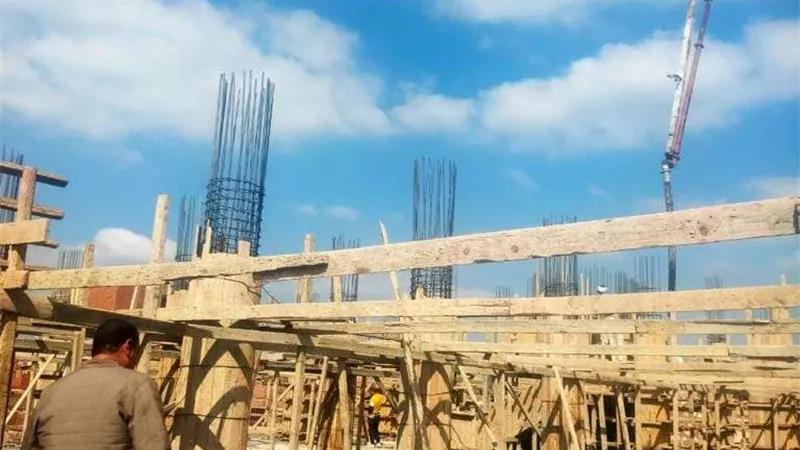 رئيس مركز ومدينة بلبيس يتابع أعمال إنشاء مجمع الخدمات الحكومية بالمدينة