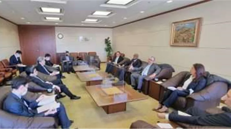 رئيس المنطقة الاقتصادية يستعرض الأنشطة والحوافز والمزايا الاستثمارية