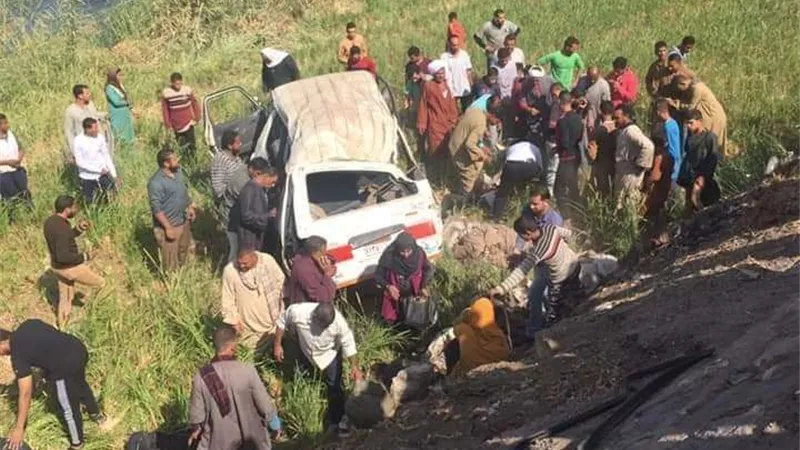 بالأسماء.. مصرع 4 أشخاص وإصابة 12 آخرين في حادث تصادم بطريق 