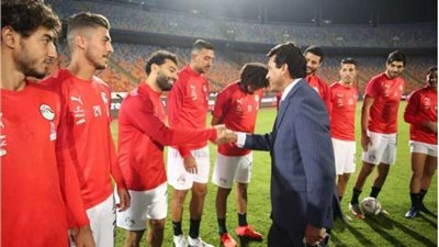 بالصور.. وزير الشباب يزور معسكر المنتخب إستعدادا لمباراتي توجو