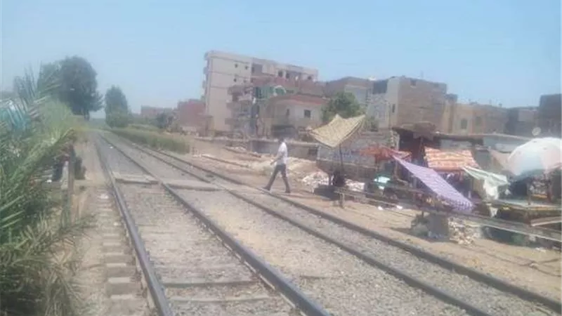 مصرع شاب أسفل عجلات القطار في البحيرة