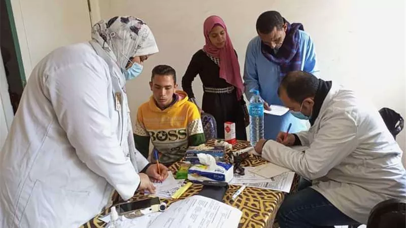 ضمن «حياة كريمة».. جامعة المنيا تنظم قافلة طبية ببني مزار