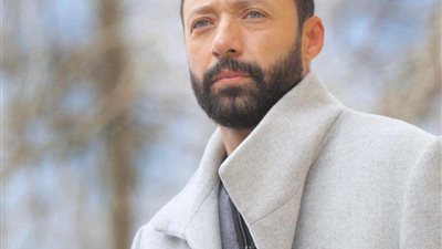 أحمد فهمي يهنئ علي ربيع بفيلمه الجديد  