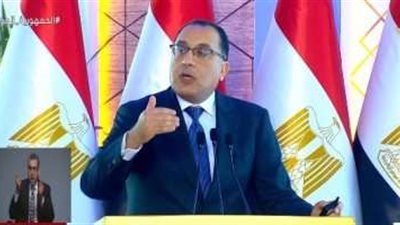 رئيس مجلس الوزراء يصل إلى قطر على رأس وفد من الوزراء ورجال الأعمال