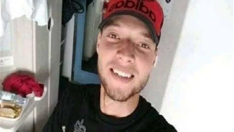المعلم المذبوح.. هاتف منفذ هجوم 