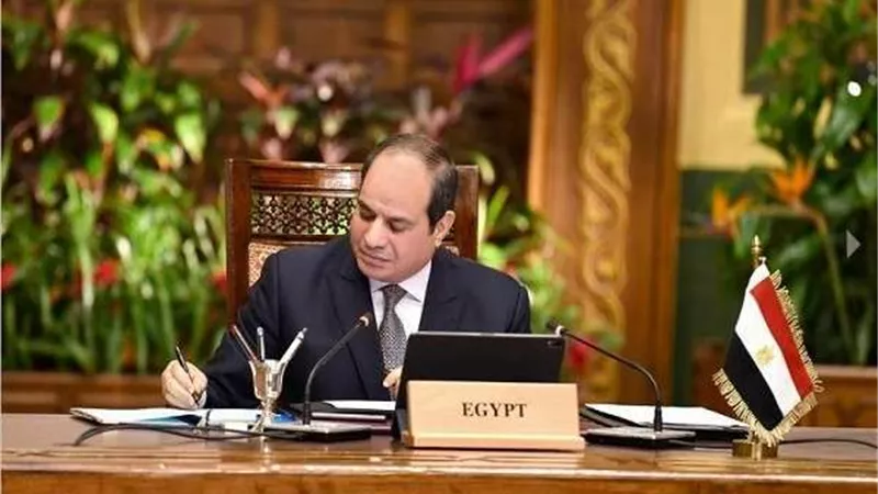 الرئيس السيسي يتفقد اصطفاف المعدات المشاركة لتنفيذ خطة الدولة لإعمار سيناء