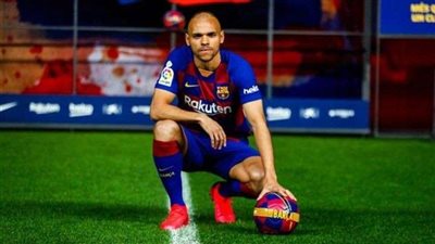 بعد مهاجمته.. لاعب برشلونه يقلل من منتقديه