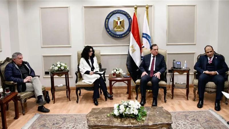 وزير البترول يستقبل وفداً من جامعة بولى تكنيكو دى ميلانو الإيطالية