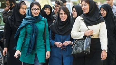 مئات الفتيات يتعرضون للتسمم بالمدارس الإيرانية.. وشكوك بالإستهداف