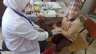 حقيقة إصابة طلاب المدارس بأمراض جلدية بسبب تطعيمات مكافحة الديدان