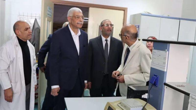 رئيس جامعة المنوفية يتفقد معهد الكبد القومي بالجامعة ووحدة زراعة الكبد وغرف العمليات