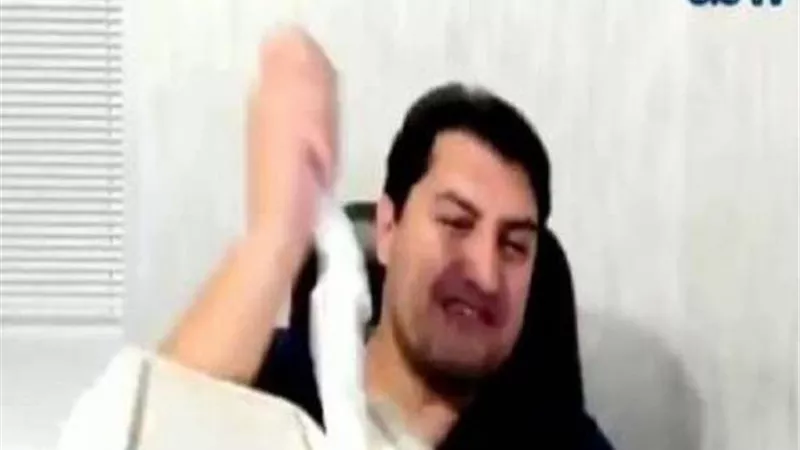 تركي يمزق 