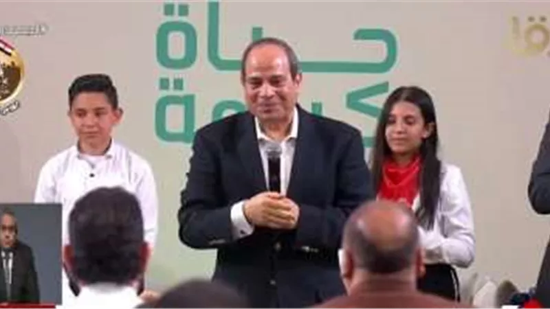 الرئيس السيسي يتفقد مدرسة المتفوقين بمدينة المنيا الجديدة