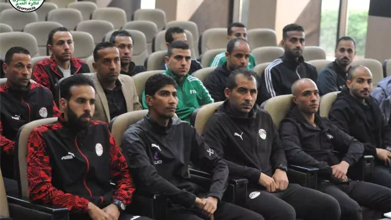 محاضرات للحكام المساعدين الواعدين في تطبيق تقنية الفيديو