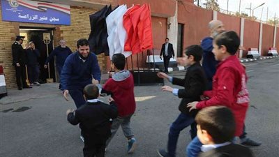 تحت شعار 