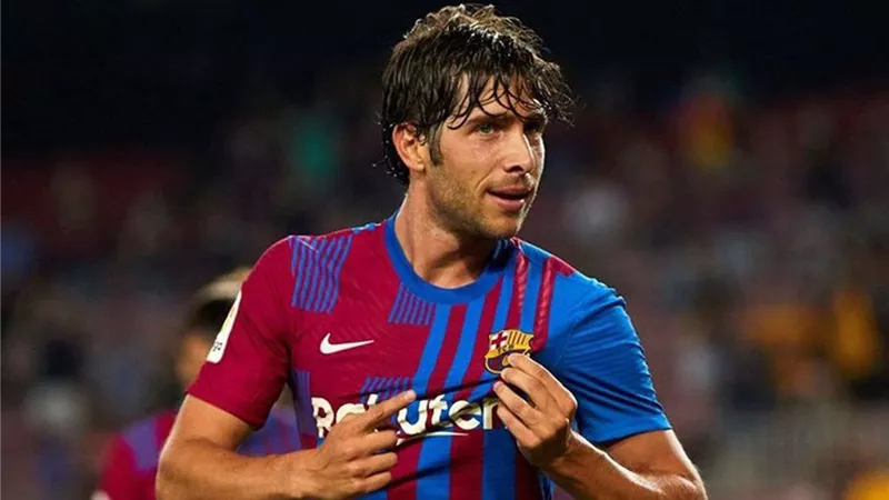 برشلونة يعلن تجديد عقد روبرتو لمدة موسم