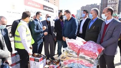 محافظ الشرقية يشهد توزيع المساعدات الغذائية المقدمة من صندوق تحيا مصر