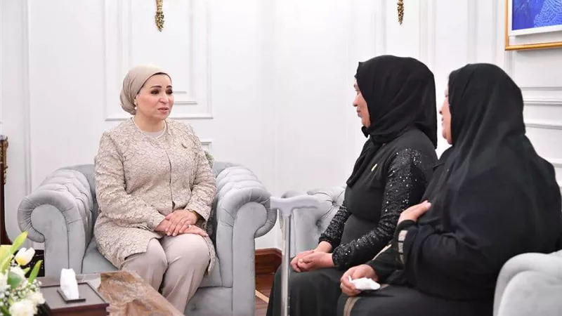 انتصار السيسي تعبر عن سعادتها بالحديث مع سيدات مصر الملهمات