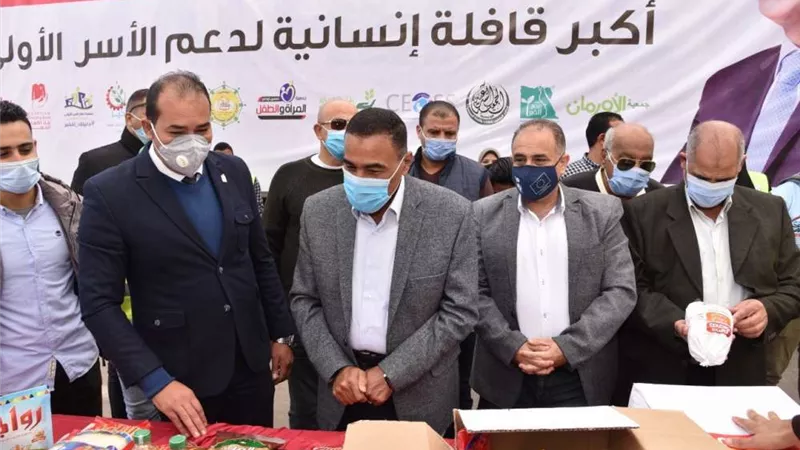 محافظ مطروح يتفقد  قافلة صندوق تحيا مصر ويوجة الشكر للقياده السياسية