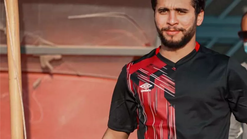 وفاة والد محمد محمود لاعب الأهلي