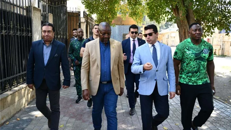 وزير الشباب والرياضة يلتقي نظيره بدولة نيجيريا لبحث سبل التعاون المشترك بين الجانبين