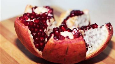 دراسة علمية تفجر مفاجأة بشان علاقة قشر الرمان والوقاية من فيروس كورونا
