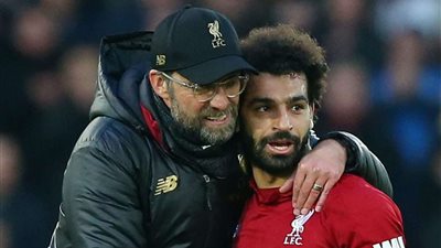 يورجن كلوب: صلاح يساعد زملائه الجدد في ليفربول وهو يحتاج أيضَا للمساعدة