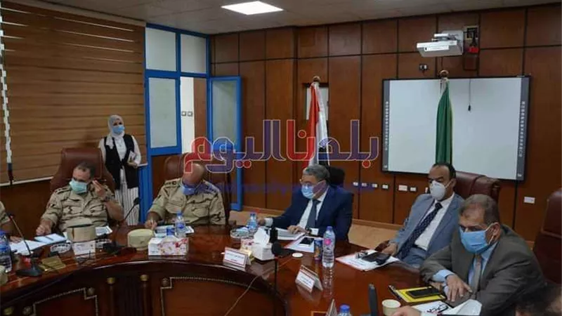 محافظ المنيا يكلف رؤساء المراكز والمدن بالمرور على مقار اللجان الانتخابية