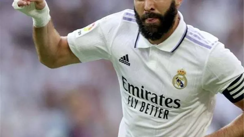 شرط بنزيما لتجديد عقده مع ريال مدريد