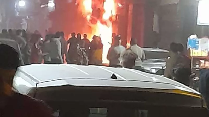إخماد حريق نشب داخل «ورشة تنجيد» بالطالبية