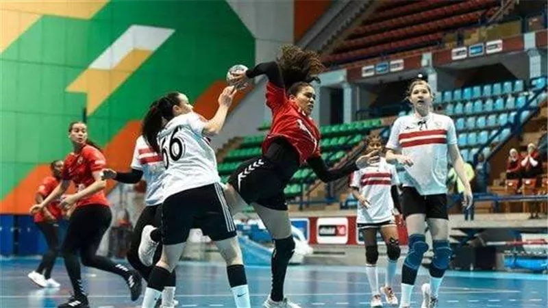 كرة يد.. سيدات الأهلي يكتسحن الزمالك بنتيجة 33/21