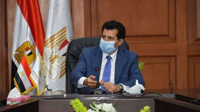 بيان عاجل من وزير الرياضة بشأن غلق المقاهي الجمعة المقبلة