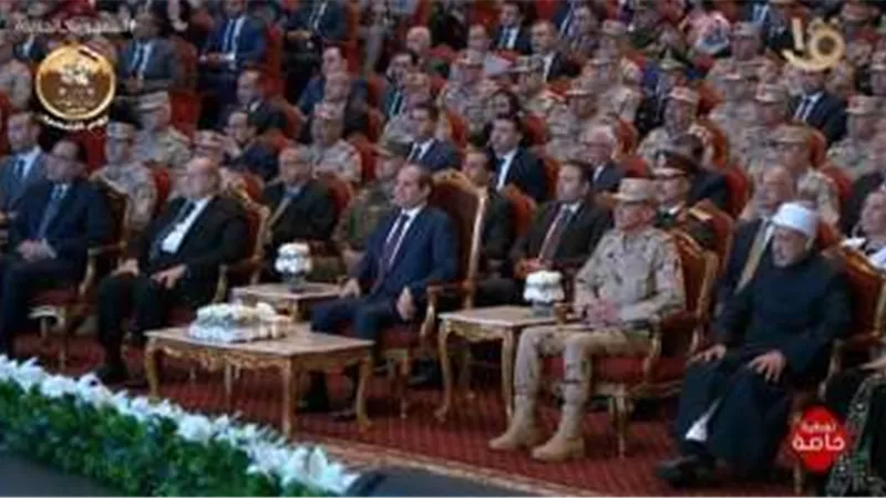 الرئيس السيسي يشاهد عرض فني بعنوان 